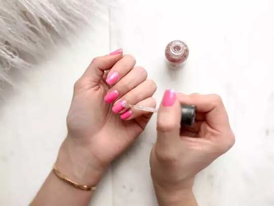 how to remove nail polish without remover, தினம் ஒரு கலர்ல நெயில் பாலிஷ் வைக்கணுமா? ஈஸியா ரிமூவ் பண்ண வீட்ல இருக்கிற பொருளே போதும்! - 8 simple ways to remove nail polish without ... how to remove nail polish without remover, தினம் ஒரு கலர்ல நெயில் பாலிஷ் வைக்கணுமா? ஈஸியா ரிமூவ் பண்ண வீட்ல இருக்கிற பொருளே போதும்! - 8 simple ways to remove nail polish without ...