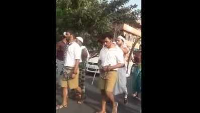 Fact Check: केरल में पीएफआई की रैली में जंजीर में जकड़े दिखे आरएसएस की ड्रेस पहने युवक, जानिए क्या है सच?