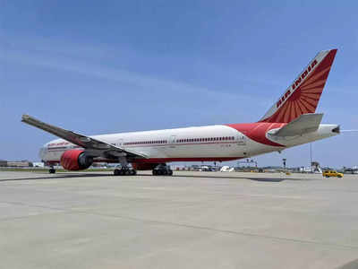 विजयवाड़ा एयरपोर्ट पर लैंडिंग के वक्त बिजली के खंभे से टकराया एयर इंडिया का विमान, कोई नुकसान नहीं