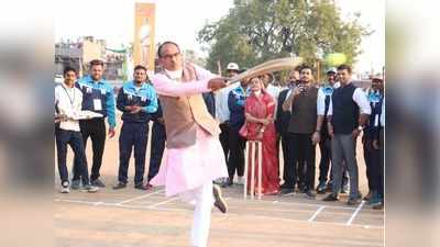 शिवराज की धुआंधार बैटिंग को पीछे खड़ी होकर देखती रहीं पत्नी, कहा- फ्रंट फुट खेलेंगे अब तो...