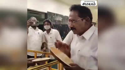 வரிசையில் நின்று பிரியாணி வாங்கி சாப்பிட்ட அமைச்சர்