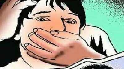 Lucknow News : बच्चे को किडनैप करने की नाकाम कोशिश में धरा गया आरोपी, परिजनों ने किया पुलिस के हवाले