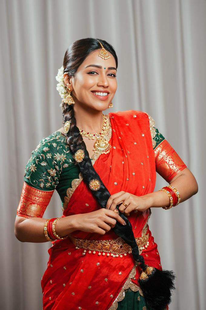 நடிகை நிவேதா பெத்துராஜ் சேலையில் எடுத்திருக்கும் அழகிய போட்டோஷூட்