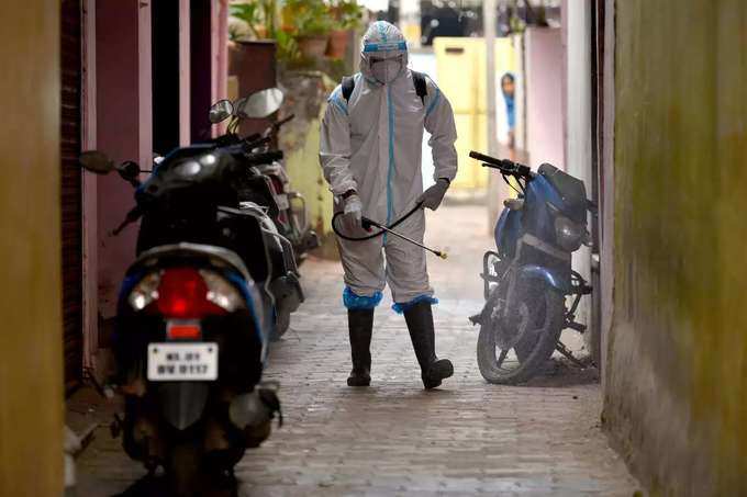 बेंगलुरु के अपार्टमेंट्स में फूट रहा कोरोना बम