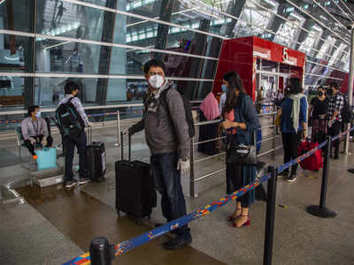 एयरपोर्ट पर बिना लाइन में लगे 1300 रुपये देकर कोरोना का टेस्ट