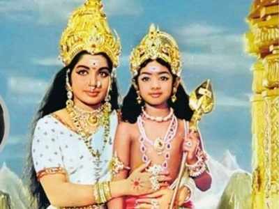 Sridevi ஜெயலலிதா பிறந்தநாள், ஸ்ரீதேவி நினைவு நாள்: 2 பேரையும் மறக்கத் தான் முடியுமா?