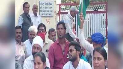 Kisan Andolan News: ग्वालियर में किसानों ने घेरा कृषि मंत्री नरेंद्र सिंह तोमर का बंगला, की इस्तीफे की मांग