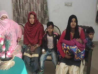 मेरठ में 4 बच्चों के बाप के लिए थाने में भिड़ीं पत्नी और प्रेमिका, पुलिस ने पति को भेजा हवालात