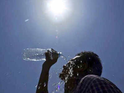 Delhi Weather update: दिल्ली में अचानक बढ़ने लगी गर्मी, 32.5 डिग्री सेल्सियस तक पहुंचा पारा, 12 साल में सबसे गर्म