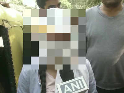 Delhi Kalkaji crime news : बहन का पीछा करने और फब्ती कसने का विरोध किया तो मनचलों ने नाबालिग को मारा चाकू