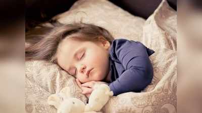 मुलं सतत मरगळलेली दिसतात? जाणून घ्या कोणत्या वयाच्या मुलांनी किती तास झोप घ्यावी!