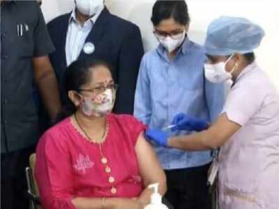 ગુજરાતમાં વરિષ્ઠ નાગરિકોને રસી આપવાનું શરૂ, અંજલિબેન રૂપાણીએ લીધો પ્રથમ ડોઝ