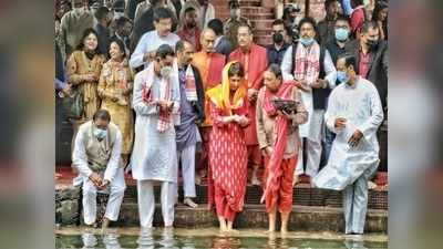 Assam Elections: मां कामाख्‍या के दर्शन से प्रियंका के असम दौरे की शुरुआत, लखीमपुर में झूमर डांस पर भी झूमीं