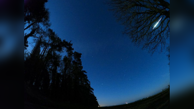 UK Meteor Video: ब्रिटेन में आकाश से गिरा आग का विशाल गोला, दहशत में आए लोग