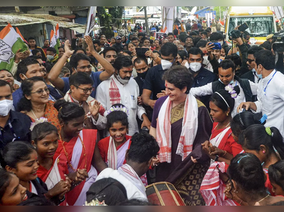 Priyanka Gandhi : प्रियांका गांधी आसाममध्ये; आदिवासींच्या पारंपरिक झूमर नृत्यात सहभागी