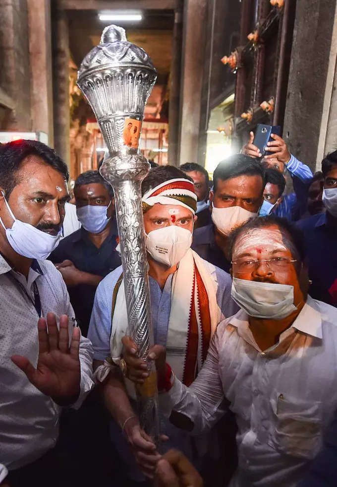 Tirunelveli: Congress leader Rahul Gandhi visits Arulmigu Nellaiyappar Temple du...