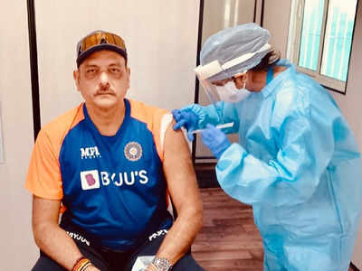 COVID-19 Vaccine to Ravi Shastri: टीम इंडिया के कोच रवि शास्त्री ने लगवाई कोविड वैक्सीन की पहली डोज, शेयर की तस्वीर