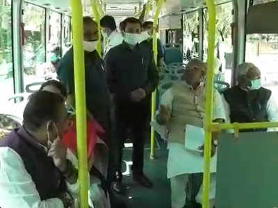 Bihar News: सीएम नीतीश ने इलेक्ट्रिक बसों को दिखाई हरी झंडी, जानिए किन रूटों पर चलेंगी ये बसें