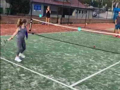 एक हाथ टूटा, फिर भी टेनिस कोर्ट पर दमदार शॉट लगाती दिखीं डेविड वॉर्नर की बेटी, वीडियो वायरल