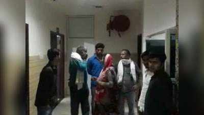 Sitamarhi News : घात लगाए बैठे बदमाशों ने घर लौट रहे किराना व्यापारी को मारी गोली, हालत गंभीर