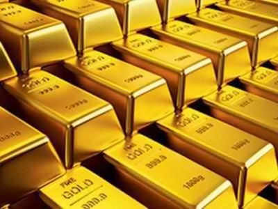 Gold Price: आज और गिरकर 10 महीने पुराने रेट पर पहुंचा सोना, रुकें या फिर पैसा लगाएं?