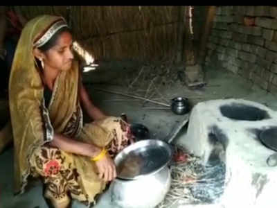 गाजीपुर: बार-बार किए आवेदन, न मिल रहा घर न शौचालय...सरकारी दावों के बीच झोपड़ी में जिंदगी काट रहे परिवार!