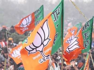 ভোটের মুখে ফের দলবদল, BJP-তে ৪ তৃণমূল নেতা