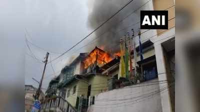 পুড়ল ঐতিহ্য, দার্জিলিঙের জ্বলন্ত হোটেলে বন্দি অসহায় পথ-কুকুর