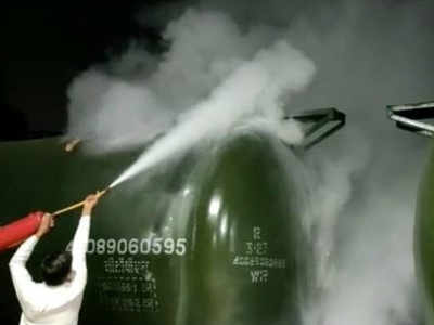 पेट्रोल से लदी मालगाड़ी पर चढ़ा विक्षिप्त, OHE लाइन की चपेट में आने से धू-धूकर जला युवक, हादसा टला