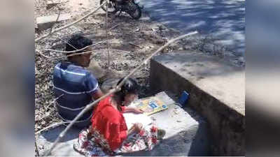 6 साल की बच्ची का जज्बा, गांव में मोबाइल का नेटवर्क नहीं, पिता के साथ रोज 5 किलोमीटर दूर जा सड़क किनारे करती है पढ़ाई