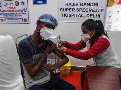 Delhi Corona Vaccination: अब हेल्थवर्कर्स और फ्रंटलाइन वर्कर्स के वैक्सीनेशन के लिए एक्सक्लूसिव साइटें