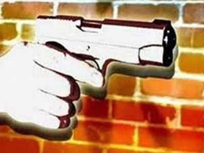 Gorakhpur News: थाने में असलहा जमा कराने गए थे नेताजी, चेकिंग में सिपाही से दबा ट्रिगर, गोली लगने से हुए घायल
