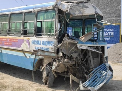 Aligarh news : टायर फटने से हरियाणा रोडवेज की दो बसों में भिडंत, 4 की मौत, 30 लोग घायल