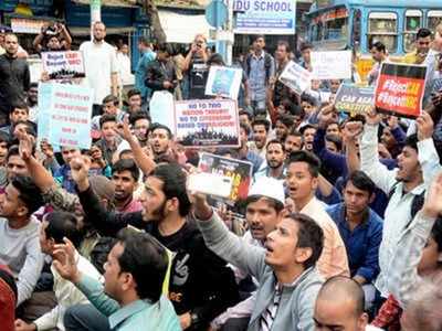 বাঙালির রাজনৈতিক সচেতনতার নেপথ্যে নেতা-নির্ভরতা