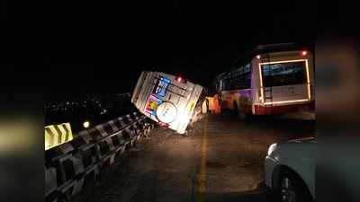 திருமலையில் திடீரென கவிழ்ந்த டெம்போ; அதிர்ச்சியில் உறைந்த பக்தர்கள்!