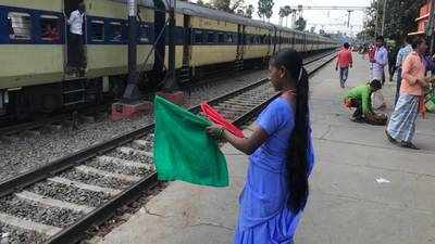 Womens Day Special in Bihar : आज बिहार के इस रेलवे स्टेशन की मालिक हैं महिलाएं, टिकट काट रहीं और ट्रेन भी चला रहीं...