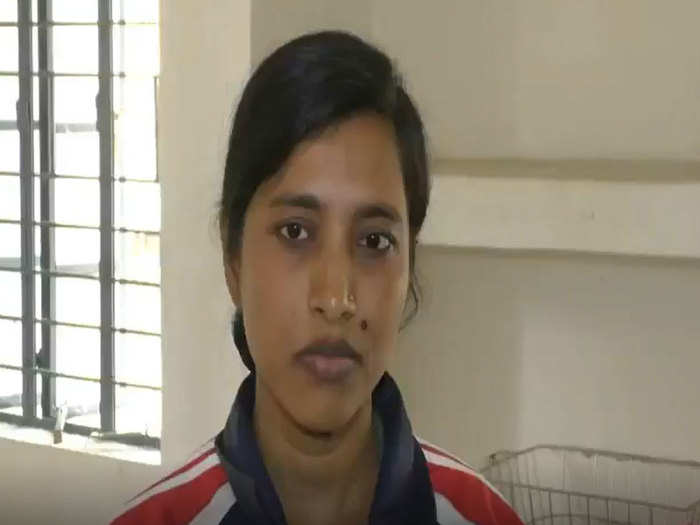 international womens day : katihar bmp woman constable lost both legs in accident still not lose courage