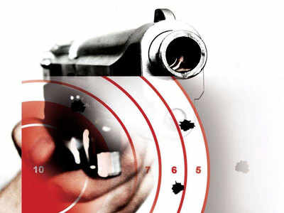 Ghaziabad News: दूसरे को तंग करने के लिए क्लास में पड़ी डांट, नाराज स्टूडेंट ने स्कूल के बाहर टीचर पर चलाई गोली