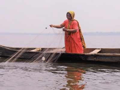 ഉൾക്കായലിൻ്റെ ആഴങ്ങളിലിറങ്ങി മിനി; ഇത് രണ്ട് പതിറ്റാണ്ട് നീളുന്ന കായൽ ജീവിതം