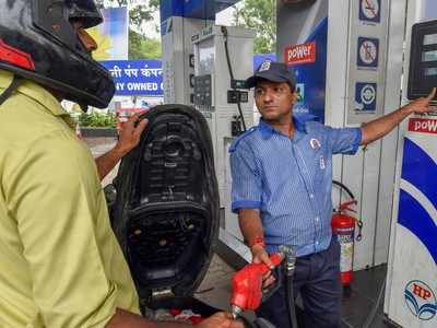 Petrol Diesel Price: मुनाफावसूली से टूटा कच्चे तेल का बाजार, अपने यहां भी 11वें दिन भी रही शांति