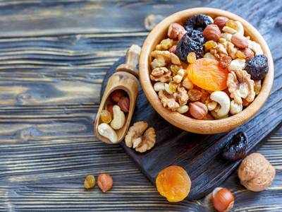 Dry Fruits : होली पर गिफ्ट करने के लिए खरीदें ड्राय फ्रूट्स, फेस्टिव ऑफर का उठाएं फायदा