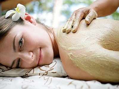 Summer Skin Care मिठापासून ते कडुलिंबापर्यंत, घामाच्या दुर्गंधापासून बचाव करण्यासाठी उपयुक्त ठरतील ६ नैसर्गिक उपाय