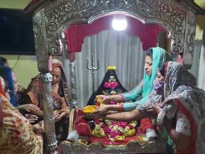 Varanasi News: बाबा विश्वनाथ के विवाह उत्सव में डूबी काशी, तेल-हल्दी की रस्में अदा की गईं