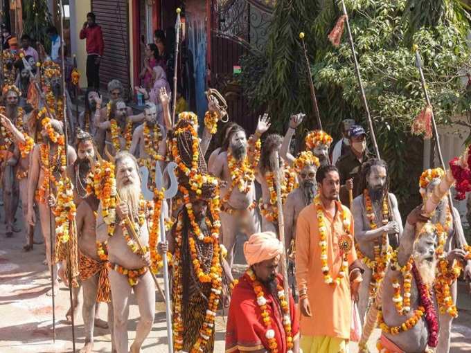 শিবরাত্রিতে কুম্ভে শুরু শাহীস্নান, দেখুন পূণ্যস্নানের বিশেষ ছবি