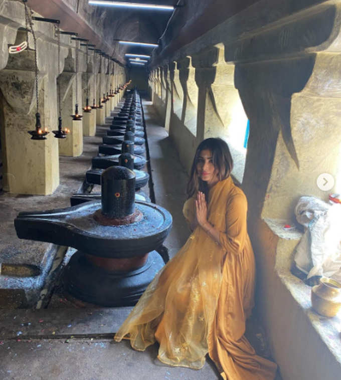 Mouni Roy shares images of Lord Shiva