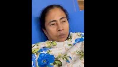 Mamata Banerjee video: अस्पताल के बेड से घायल ममता बनर्जी ने भरी हुंकार, जल्द ही बाहर आऊंगी, वीलचेयर से करूंगी चुनाव प्रचार