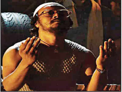 Bengal Chunav 2021: सिर चढ़ा राजनीतिक रंग, थिएटर आर्टिस्ट ने जॉइन की बीजेपी, निदेशक ने प्ले से निकाला, गहमागहमी