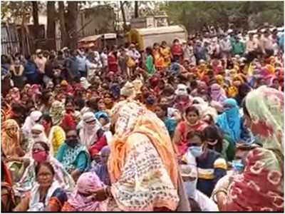रायपुरः सैलरी और प्रमोशन के लिए स्कूल शिक्षकों का विशाल प्रदर्शन, मांगें नहीं मानने पर विशाल आंदोलन की दी चेतावनी
