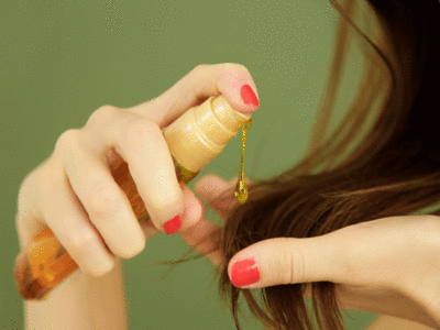 Mustard Oil Hair Care: सरसों तेल में मिलाकर लगाएं ये खास हर्बल औषधि, एक हफ्ते में बाल बनेंगे मोटे और घने