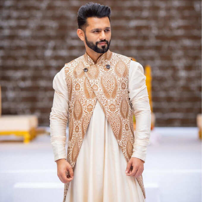 rahul vaidya in anarkali kurta3